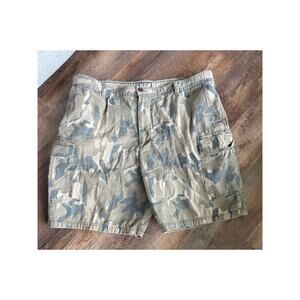 IZOD men's Camo Cargo shorts 42 100% Cotton